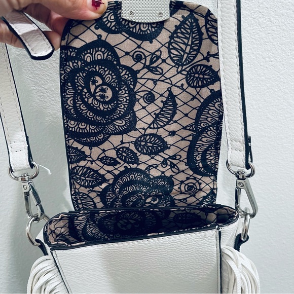 Carlos Santana White Fringe Crossbody Bag - Picture 9 of 10
